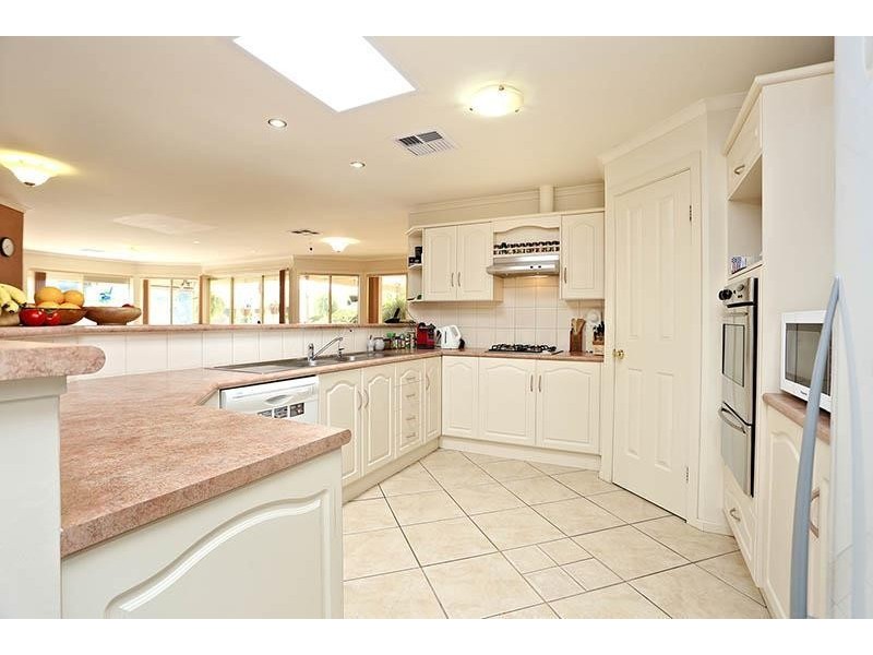 9 Helen Avenue, Aldinga Beach SA 5173