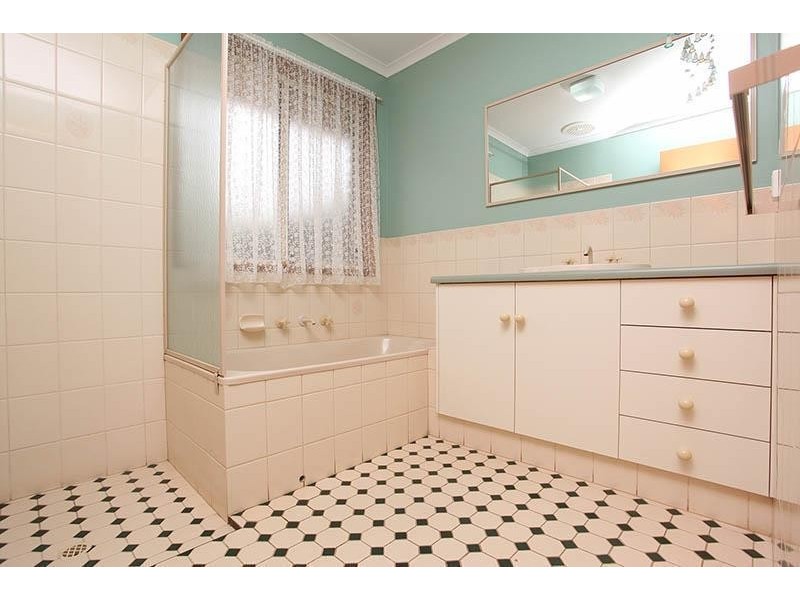 1 Cove Circuit, Seaford Rise SA 5169