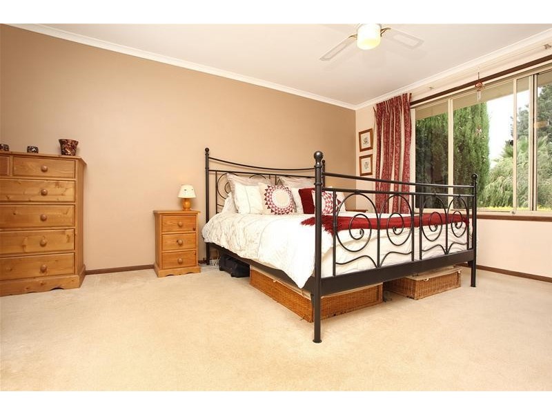 1 Coral Court, Seaford Rise SA 5169