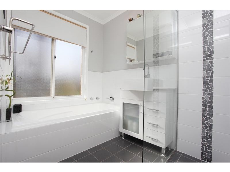 1 Coral Court, Seaford Rise SA 5169