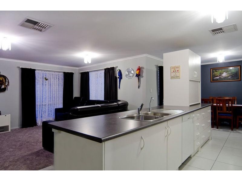 11 Cockle Avenue, Aldinga Beach SA 5173