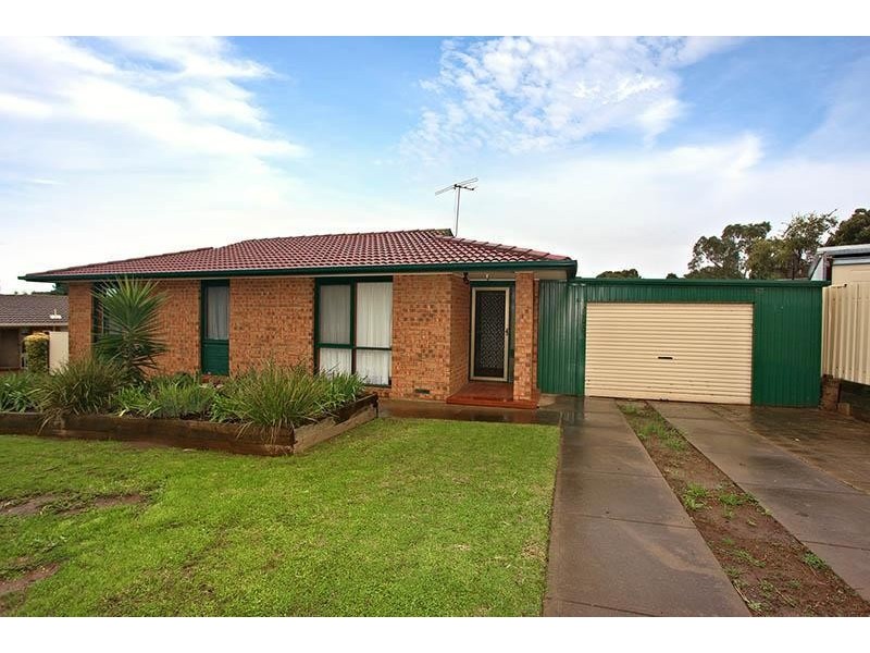 16 Vilna Crescent, Hackham West SA 5163