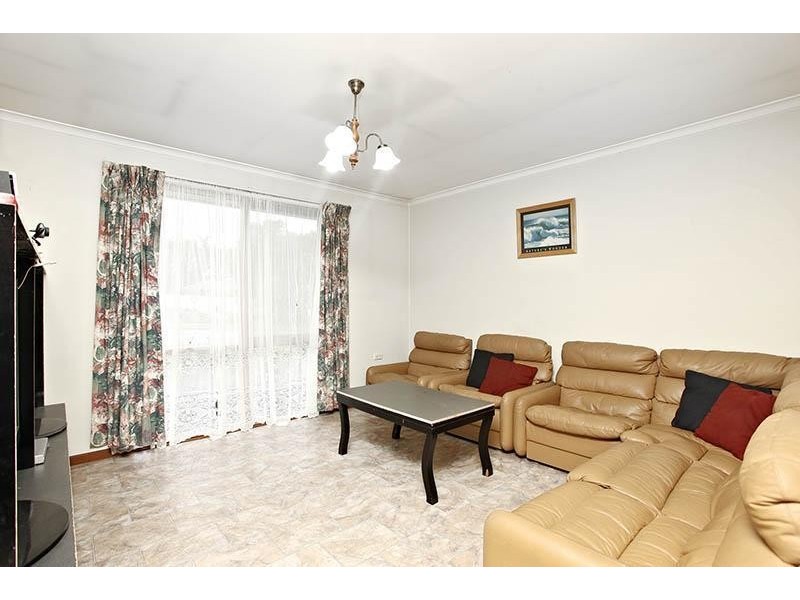 16 Vilna Crescent, Hackham West SA 5163