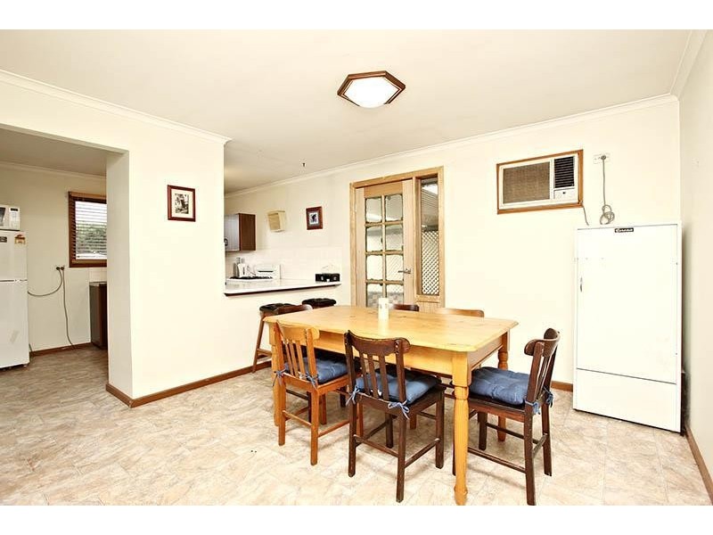 16 Vilna Crescent, Hackham West SA 5163