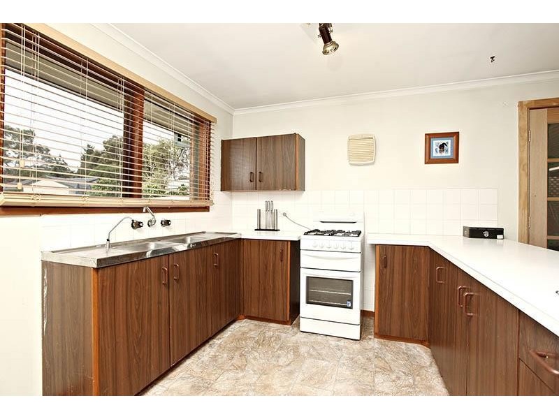 16 Vilna Crescent, Hackham West SA 5163