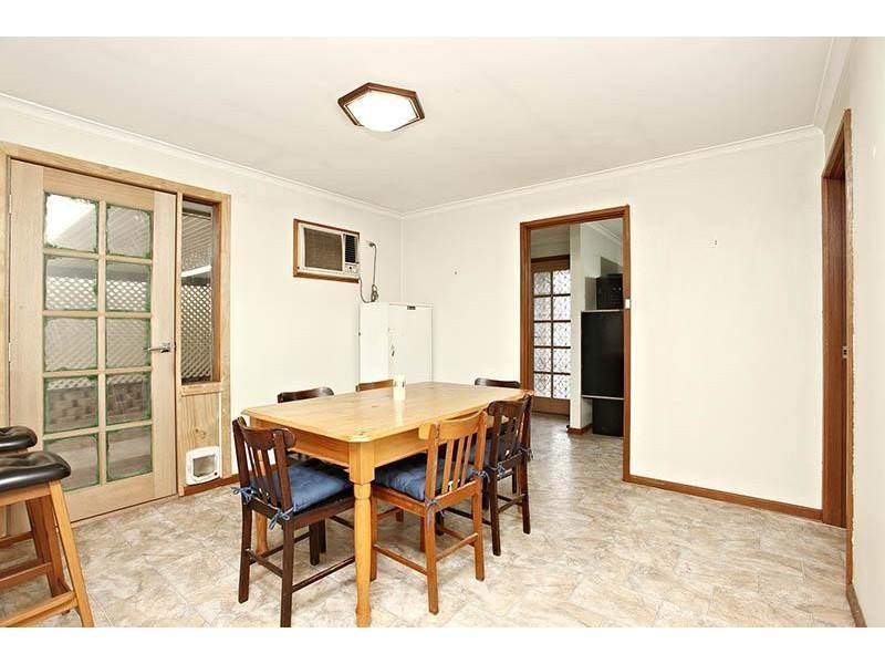 16 Vilna Crescent, Hackham West SA 5163