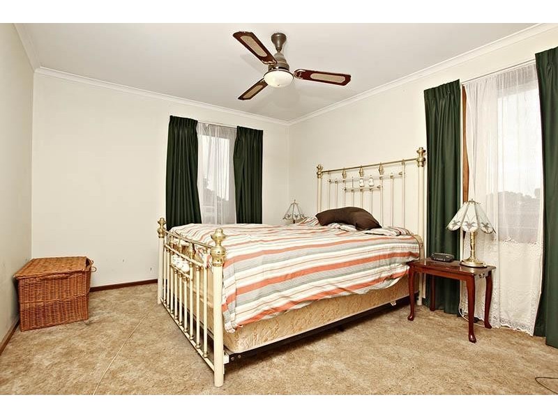 16 Vilna Crescent, Hackham West SA 5163