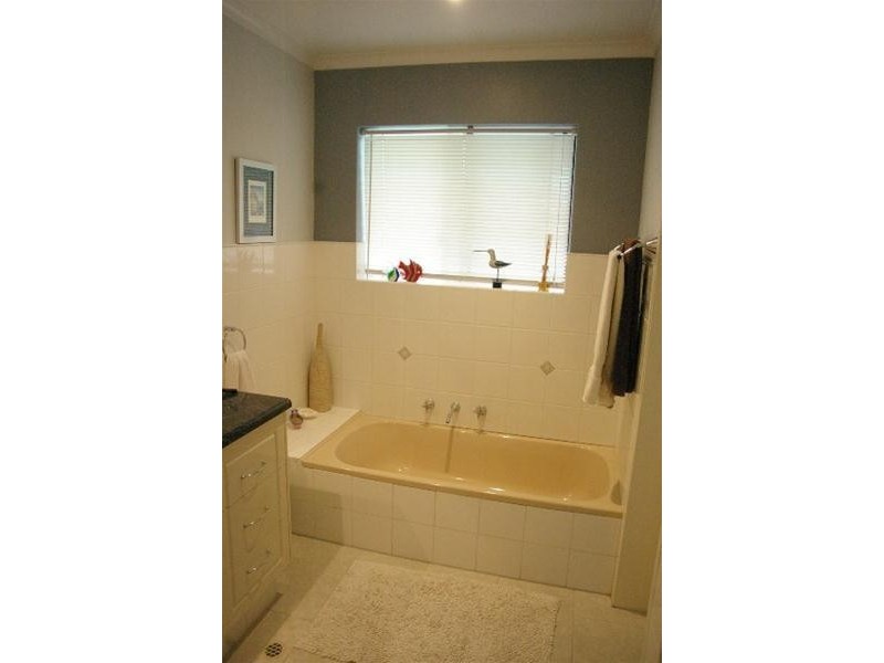 11 Chapman Avenue, Mclaren Vale SA 5171