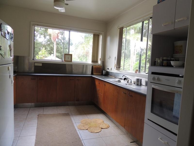 2 Mitchell Street, Uki NSW 2484