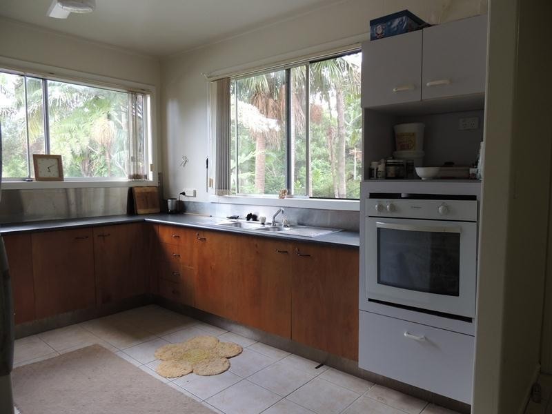 2 Mitchell Street, Uki NSW 2484