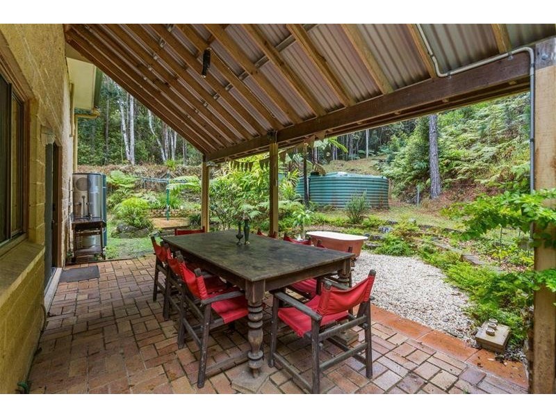 111 Braeside Drive, Uki NSW 2484