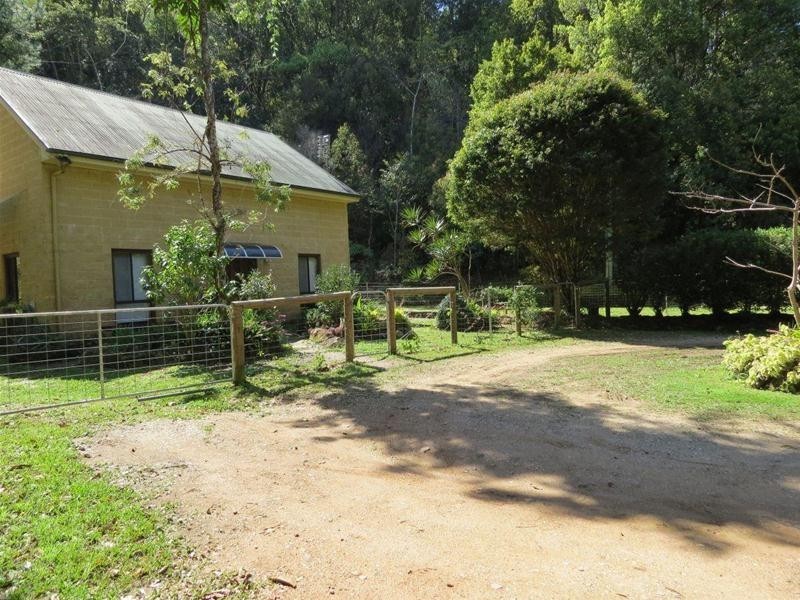 111 Braeside Drive, Uki NSW 2484