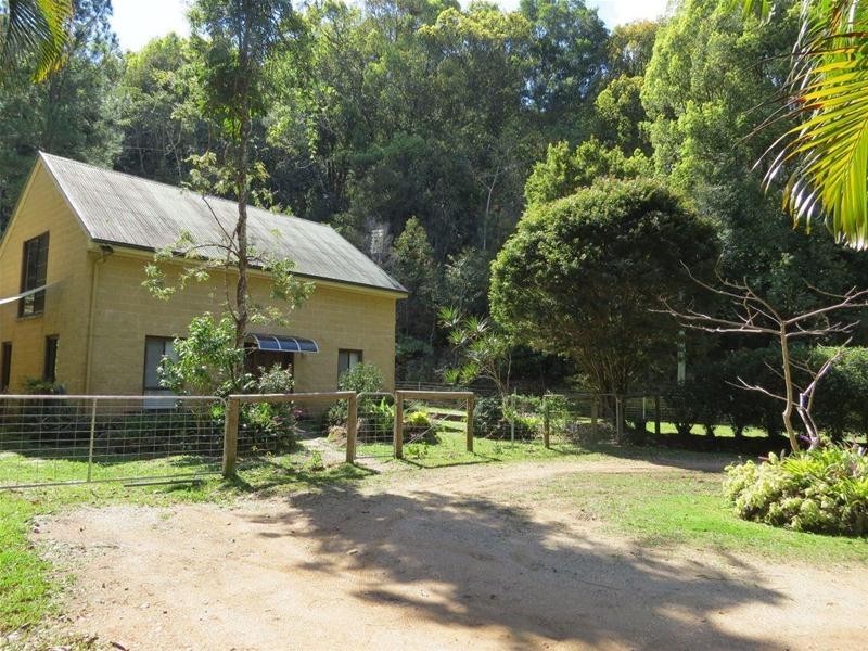 111 Braeside Drive, Uki NSW 2484