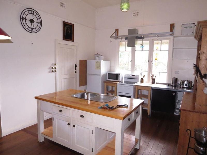 9 Old Convent Road, Uki NSW 2484