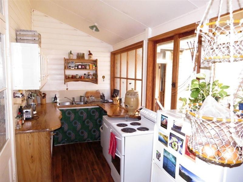 9 Old Convent Road, Uki NSW 2484