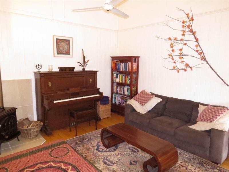 9 Old Convent Road, Uki NSW 2484