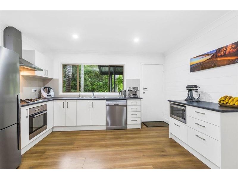 6 Mitchell Street, Uki NSW 2484