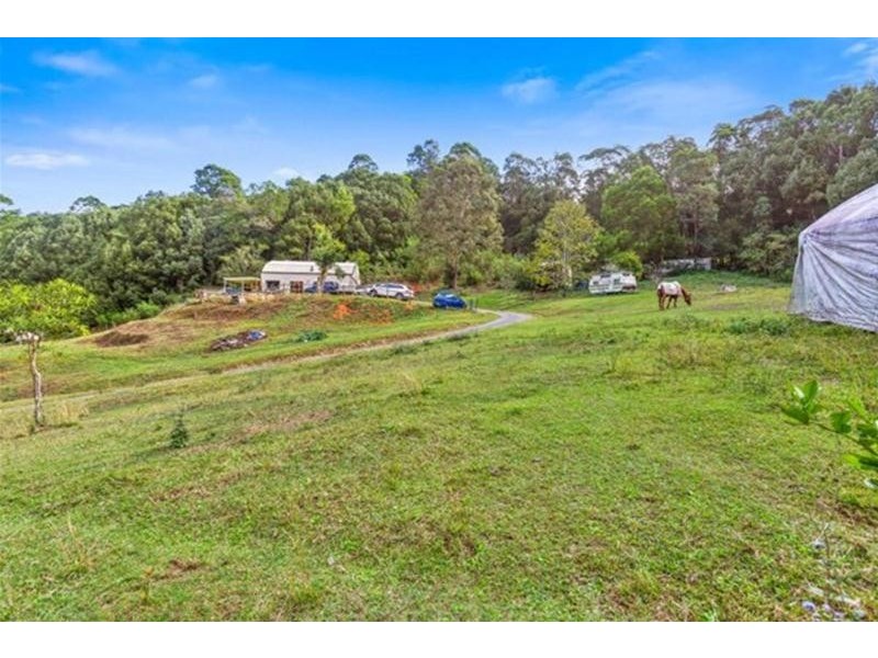 33 Meadow Place, Uki NSW 2484