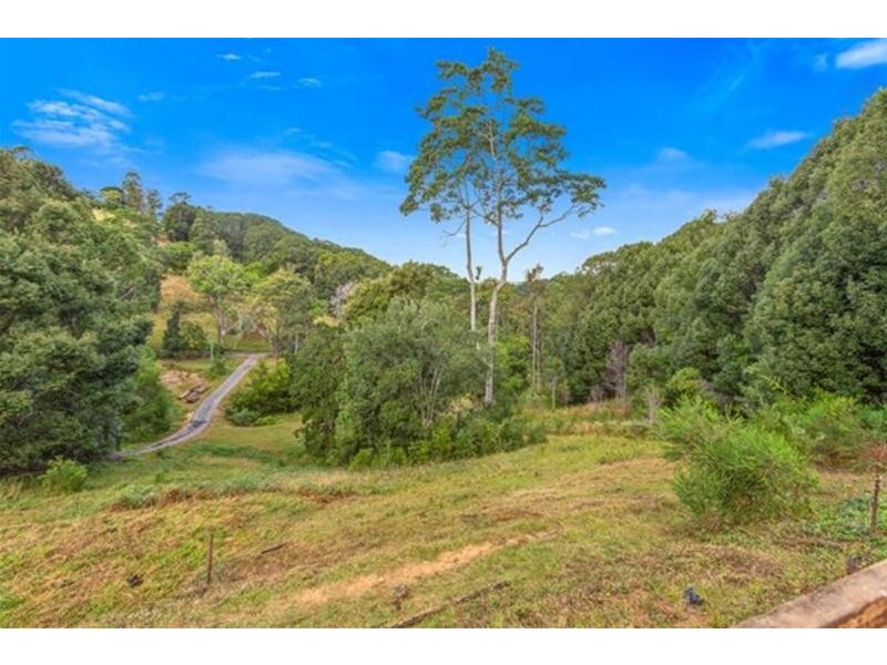 33 Meadow Place, Uki NSW 2484