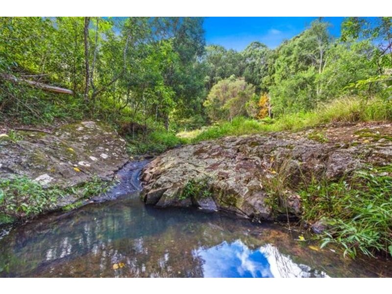 33 Meadow Place, Uki NSW 2484