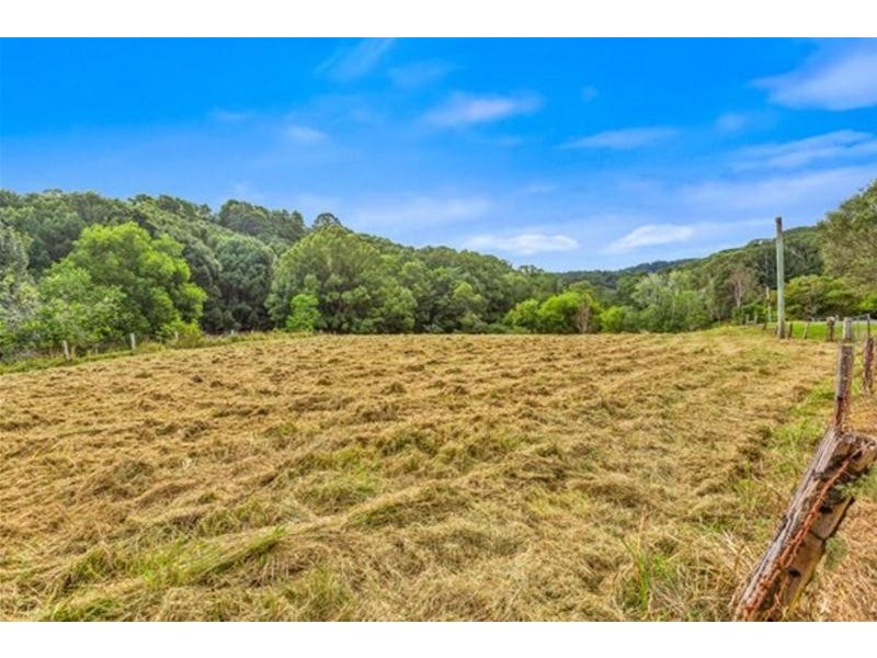 33 Meadow Place, Uki NSW 2484