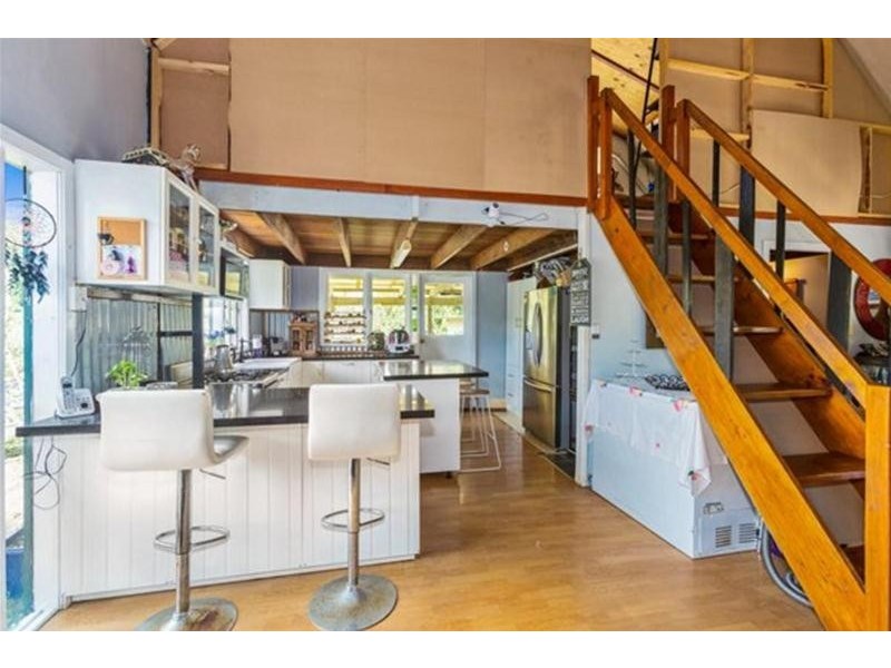 33 Meadow Place, Uki NSW 2484