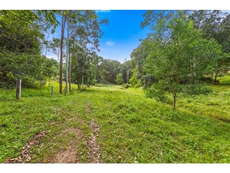 33 Meadow Place, Uki NSW 2484