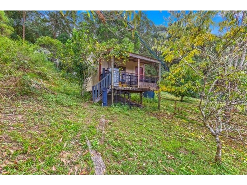 33 Meadow Place, Uki NSW 2484