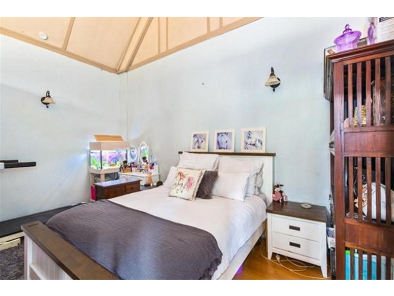 33 Meadow Place, Uki NSW 2484