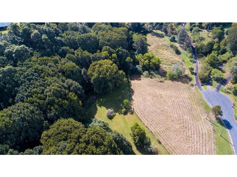 33 Meadow Place, Uki NSW 2484