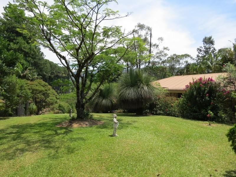 63 Malabar Avenue, Uki NSW 2484