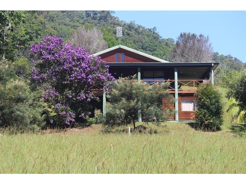 94 Malabar Avenue, Uki NSW 2484