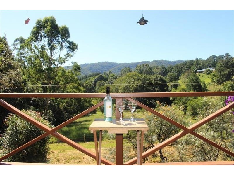 94 Malabar Avenue, Uki NSW 2484