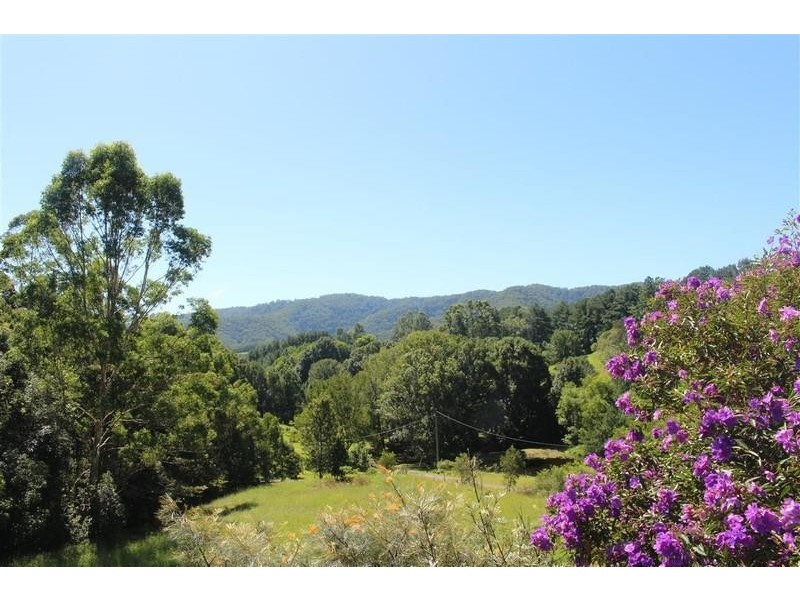 94 Malabar Avenue, Uki NSW 2484