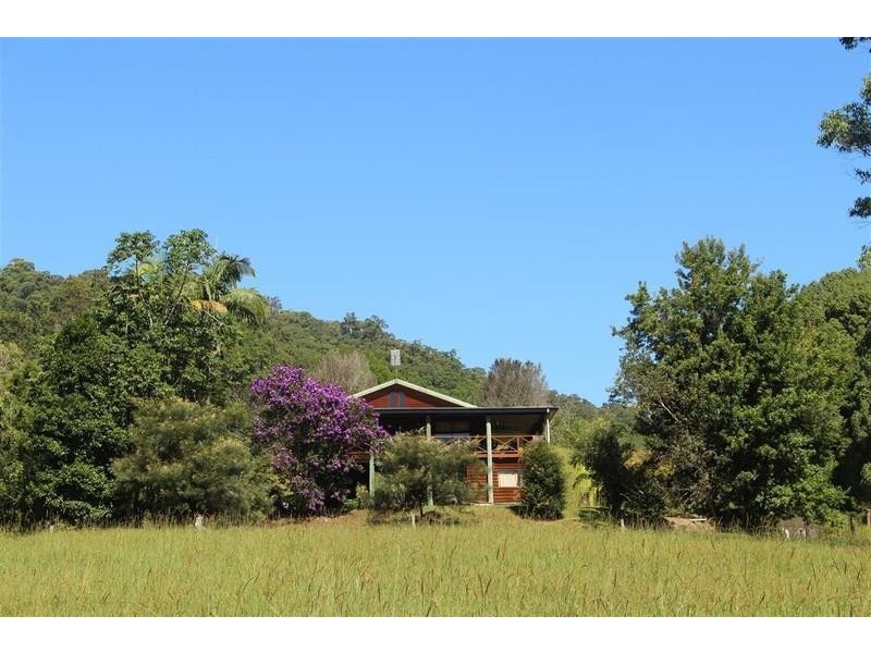 94 Malabar Avenue, Uki NSW 2484