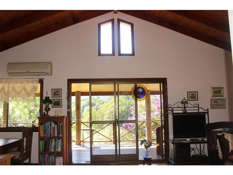 94 Malabar Avenue, Uki NSW 2484