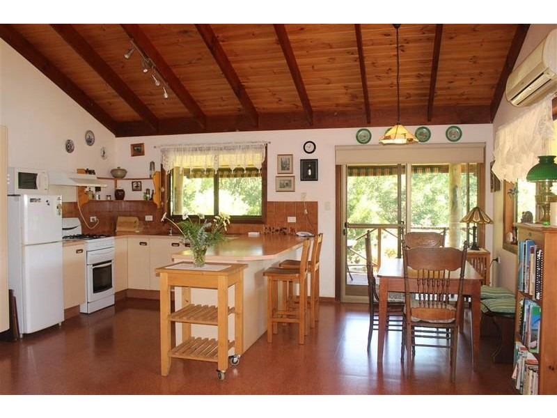 94 Malabar Avenue, Uki NSW 2484