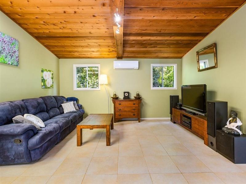 135 Braeside Drive, Uki NSW 2484