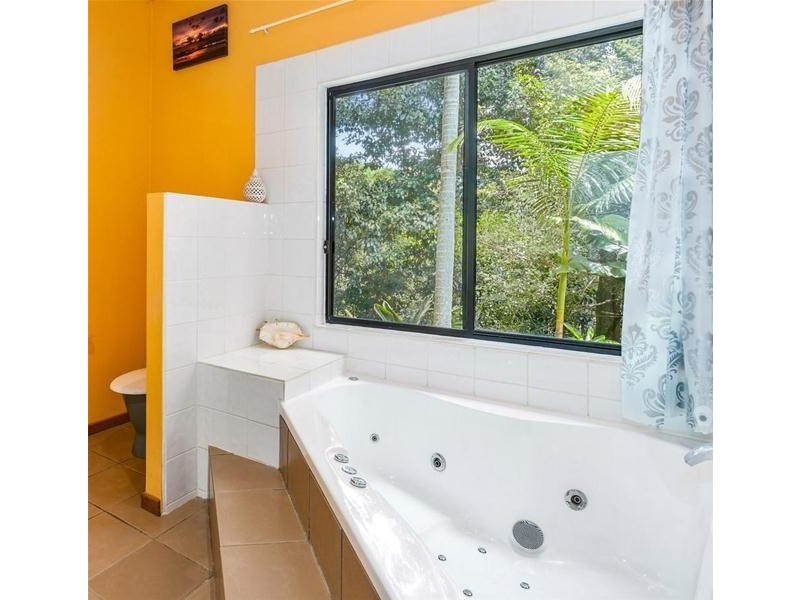 135 Braeside Drive, Uki NSW 2484