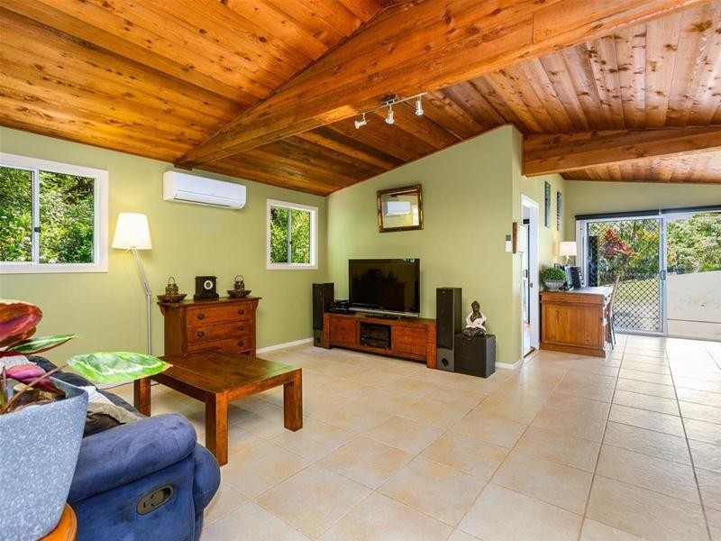 135 Braeside Drive, Uki NSW 2484