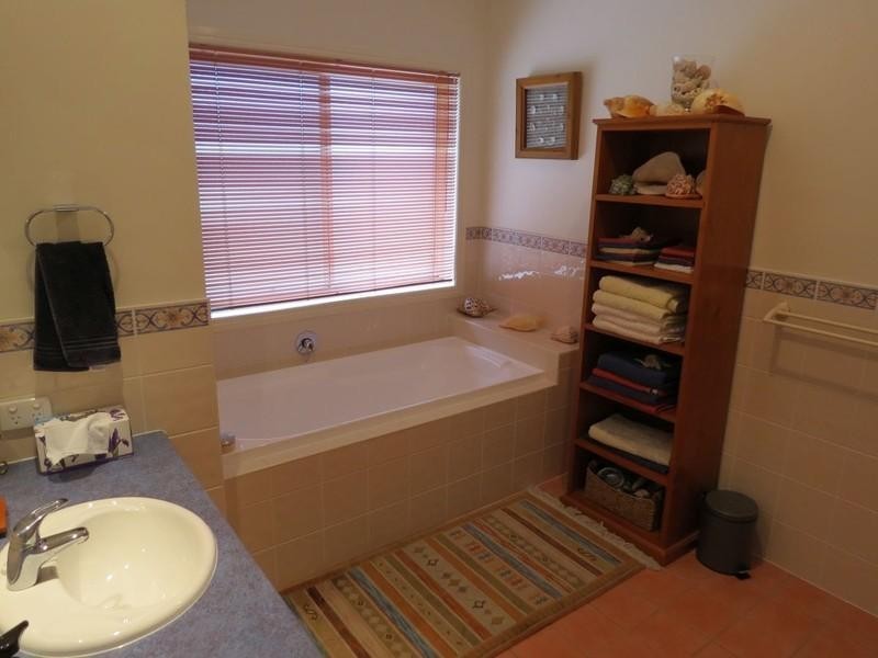 52 Malabar Avenue, Uki NSW 2484