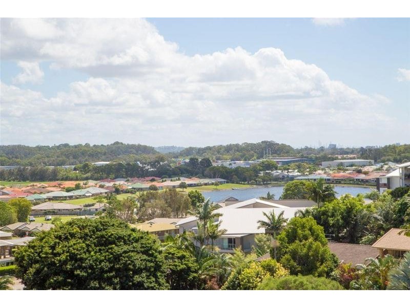 30 St Andrews Way, Banora Point NSW 2486