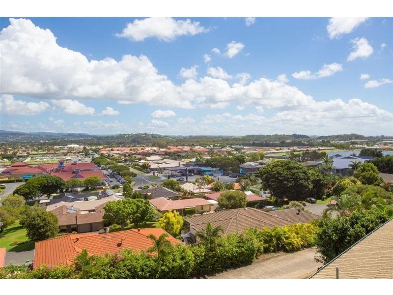30 St Andrews Way, Banora Point NSW 2486