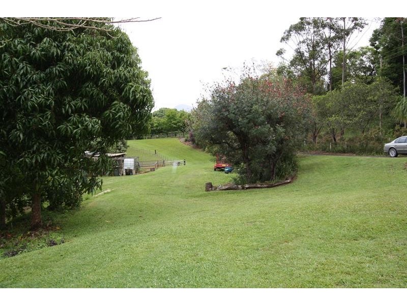 34 Meadow Place, Uki NSW 2484