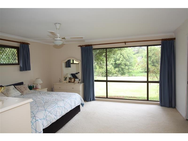 34 Meadow Place, Uki NSW 2484