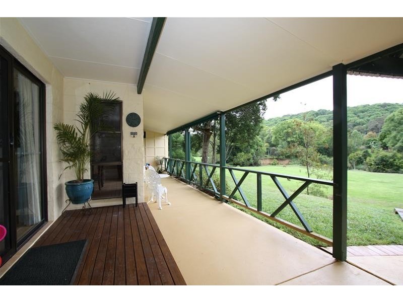 34 Meadow Place, Uki NSW 2484