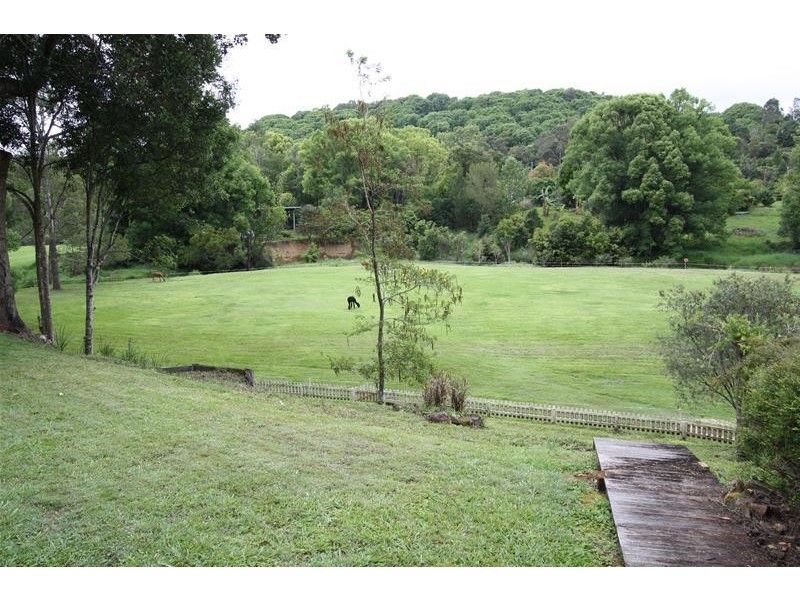 34 Meadow Place, Uki NSW 2484