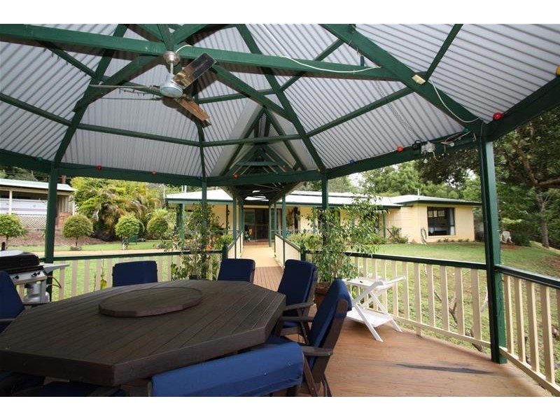 34 Meadow Place, Uki NSW 2484