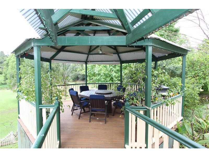 34 Meadow Place, Uki NSW 2484