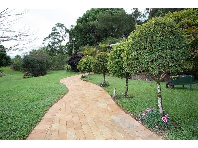 34 Meadow Place, Uki NSW 2484